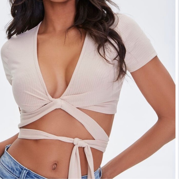 NWT forever 21 wraparound crop top - SIZE: XS - Picture 3 of 3